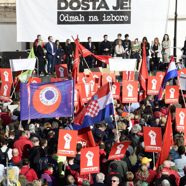 Prosvjed oporbenih stranaka pod sloganom ”Dosta je! Odmah na izbore” održan je 17. veljače na Markovu trgu