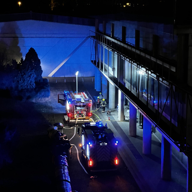 &lt;p&gt;Vatrogasna intervencija JVP Zagreb zbog požara u zgradi koju koristi Ministarstvo regionalnog razvoja i fondova Europske unije&lt;/p&gt;