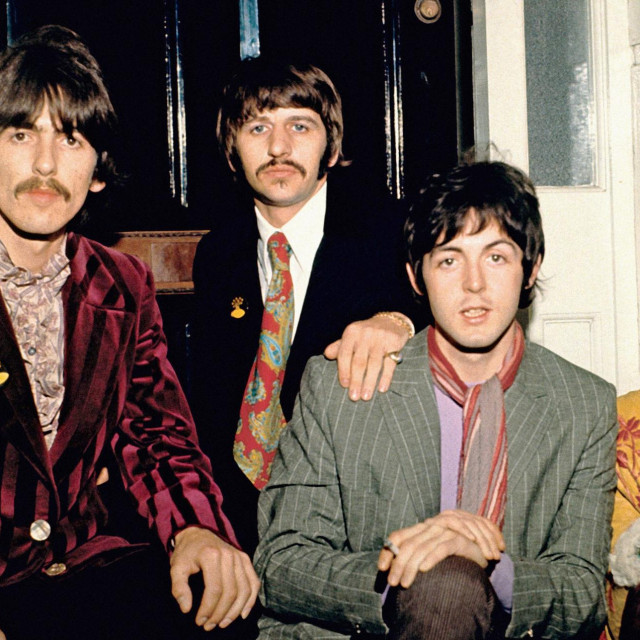 &lt;p&gt;The Beatles (George Harrison, Ringo Starr, Paul McCartney i John Lennon)&lt;/p&gt;