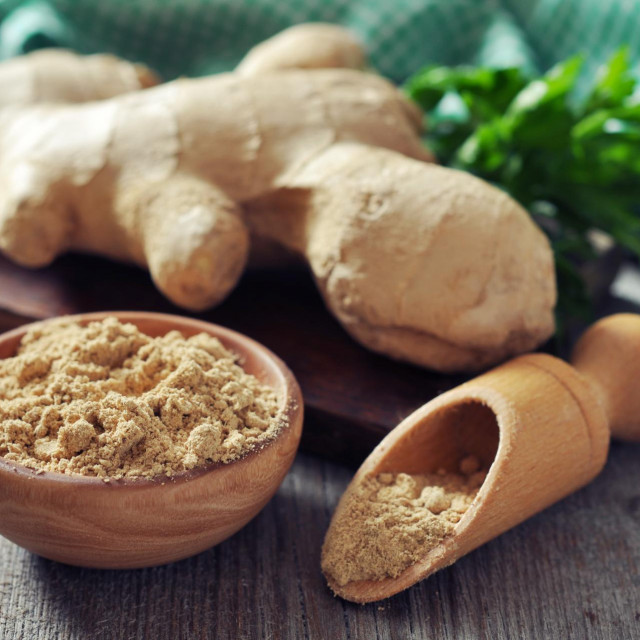 &lt;p&gt;Fresh ginger root and ground ginger spice on wooden background&lt;/p&gt;