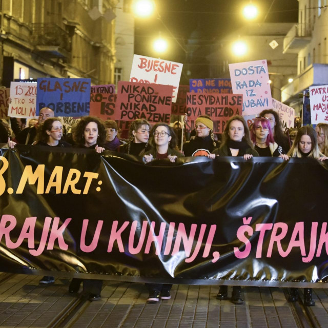 Noćni marš, prosvjedna povorka povodom Dana žena u organizaciji Feminističkog kolektiva fAKTIV.