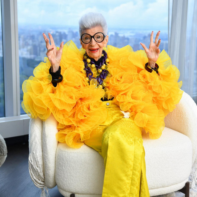 &lt;p&gt;NEW YORK, NEW YORK - SEPTEMBER 09: Iris Apfel sits for a portrait during her 100th Birthday Party at Central Park Tower on September 09, 2021 in New York City. Noam Galai,Image: 631319536, License: Rights-managed, Restrictions:, Model Release: no, Credit line: Noam Galai/Getty images/Profimedia&lt;/p&gt;