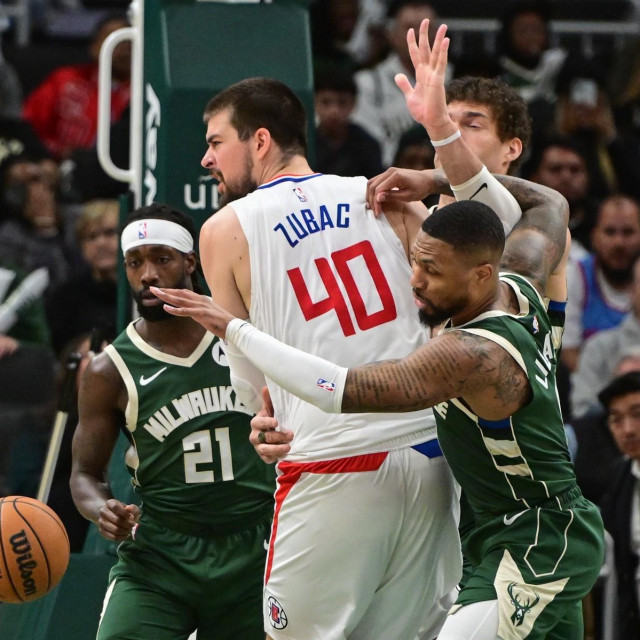 Mar 4, 2024; Milwaukee, Wisconsin, USA; Milwaukee Bucks guard Patrick Beverley (21) and guard Damian Lillard (0) put pressure on Los Angeles Clippers center Ivica Zubac (40) in the third quarter at Fiserv Forum.,Image: 853762104, License: Rights-managed, Restrictions:, Model Release: no, Credit line: USA TODAY Sports/ddp USA/Profimedia