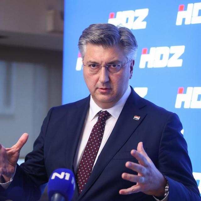 Zatrebaju li mu Rafalei ranije, Plenković samo treba nazvati Pariz i reći: “Halo, Emmanuel, čuj, važno je, treba mi, bi li se moglo...”