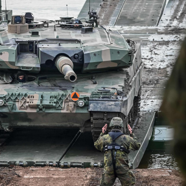 &lt;p&gt;Prema izvještaju Centra za analizu europske politike (CEPA) koji je objavljen 2021. godine, 90 posto autocesta, 75 posto državnih cesta i 40 posto mostova u Europi mogu primiti vozila teška 50 tona. Tenkovi Leopard i Abrams, mehanizacija koja se iskazala tijekom rata u Ukrajini, teži su od toga&lt;/p&gt;