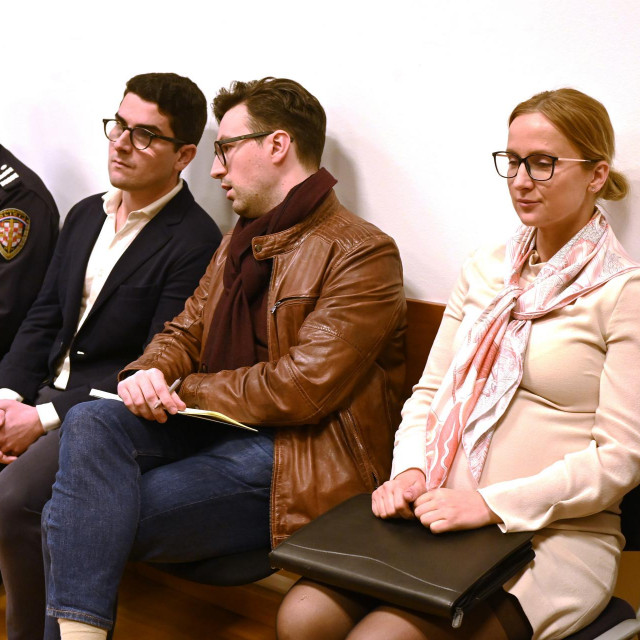 Luka Grgo Matak i Adriana Matak u sudnici Općinskog kaznenog suda u Zagrebu, suđenje prate uz pomoć tumača za engleski