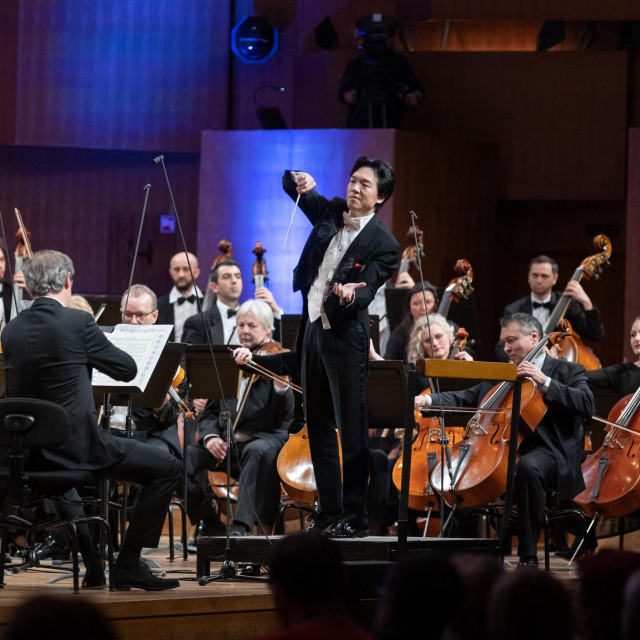 Koncertom Simfonijskog orkestra HRT-a ravnao je mladi dirigent Lio Kuokman