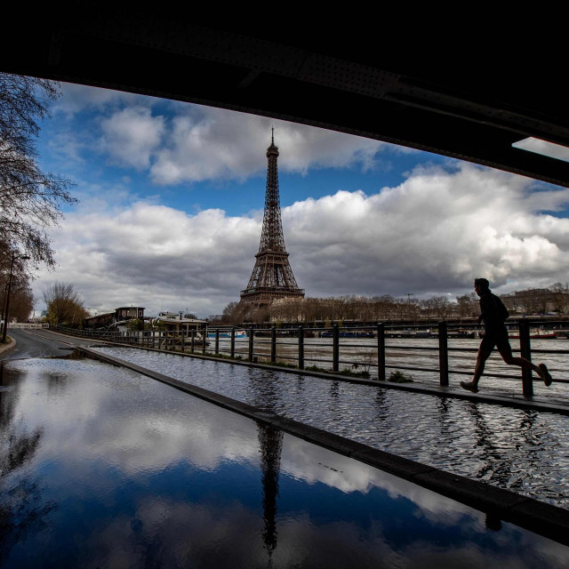 Poplavljena Seina u Parizu