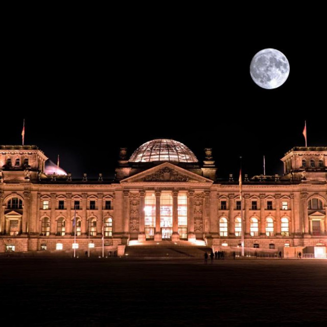 &lt;p&gt;Reichstag, Berlin&lt;/p&gt;