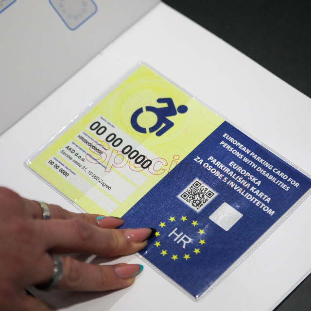 Europska iskaznica za osobe s invaliditetom s kojom ostvaruju svoje povlastice u prijevozu u Hrvatskoj i Europi