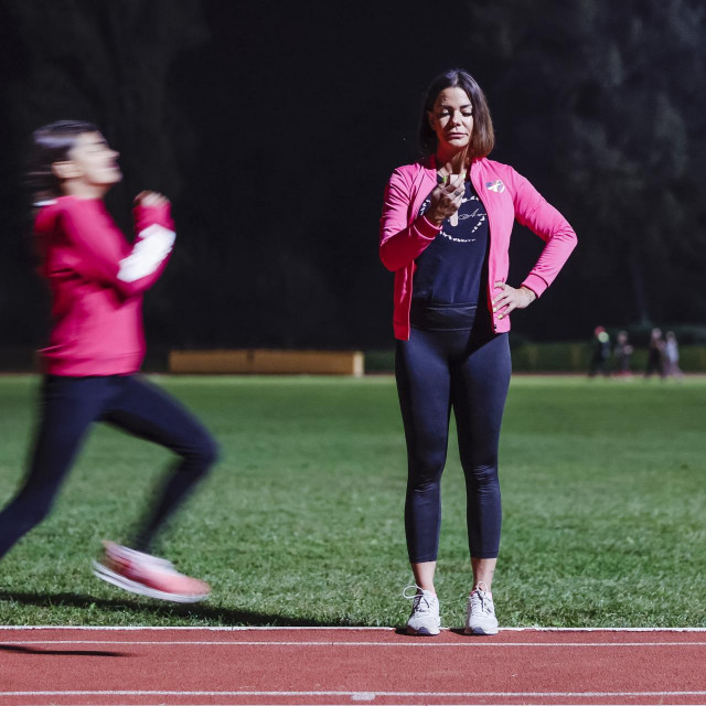 Maja Golub, bivša hrvatska rekorderka u trčanju na treningu s kćeri