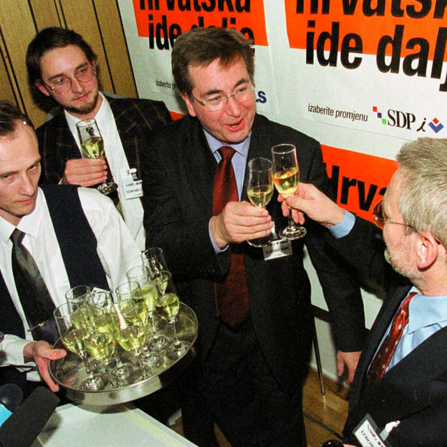 Na izborima 3. siječnja, u ponedjeljak, slavila je koalicija HSLS-a i SDP-a. Na fotografiji: Ivica Račan i Dražen Budiša 