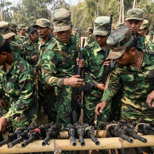 Pripadnici pobunjeničke skupine TNLA u Mjanmaru