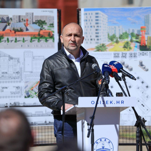 Ministar obrane Ivan Anušić na predstavljanju urbanističko-arhitektonskog rješenja OLT-a Osijek