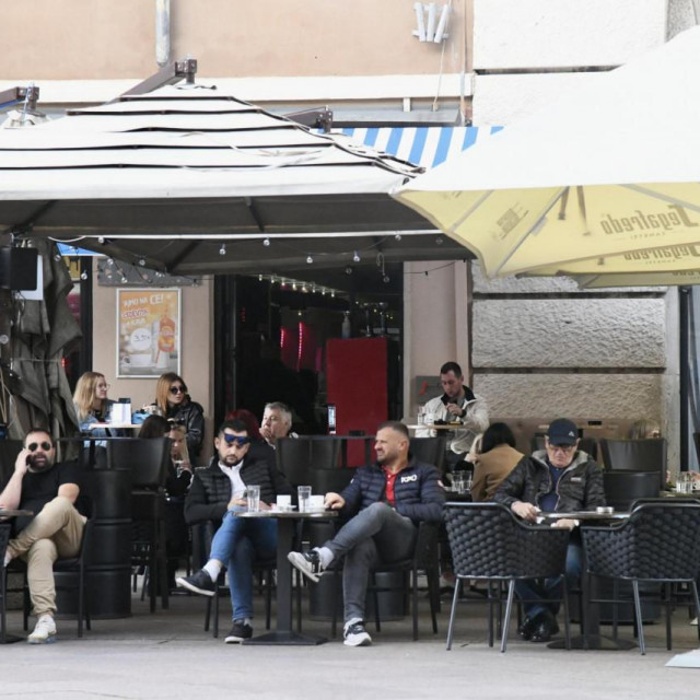 Caffe bar na Korzu, u kojem se dogodilo trovanje