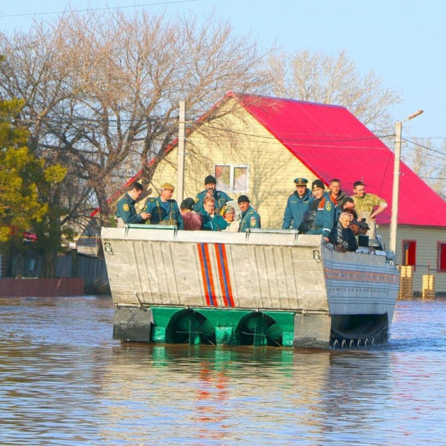 Evakuacija stanovništva u Orsku u Rusiji nakon puknuća brane