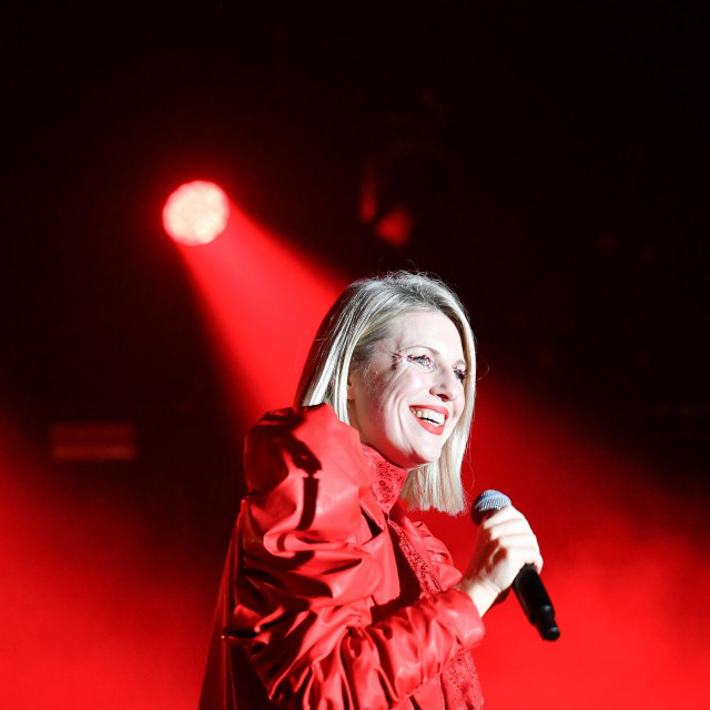 Zagreb, 311223.
Trg bana Josipa Jelacica.
Zagrepcani Novu godinu docekuju uz Let 3 na glavnom zagebackom trgu.
Na fotografiji: Ida Prester.