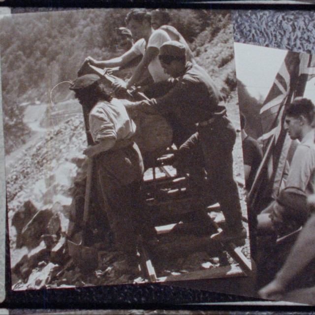 Fotografija snimljena 1947. na omladinskoj akciji izgradnje pruge Šamac - Sarajevo