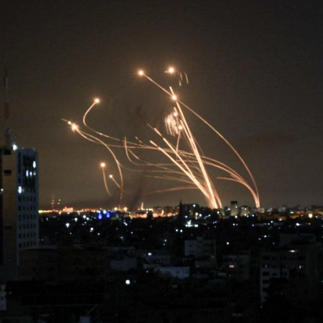 Izrael presreće projektile