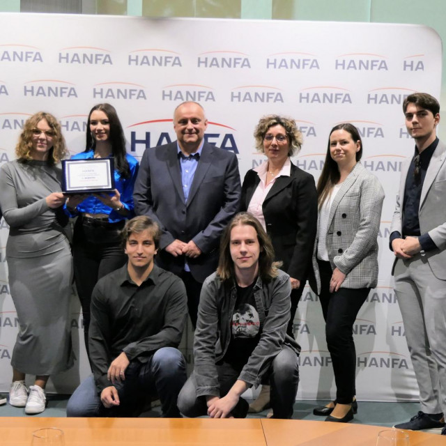 Učenici, ravnatelj i mentorice Tehničke škole Bjelovar, dobitnici Hanfine nagrade za najbolji video u 2024.