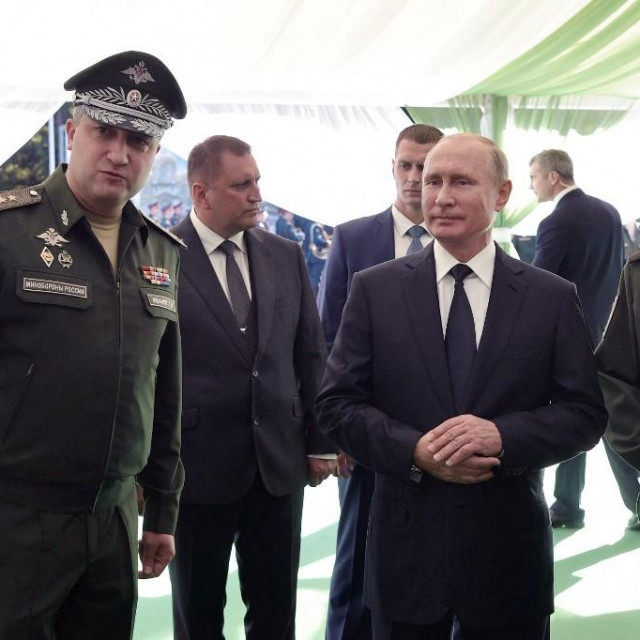 Timur Ivanov (lijevo) s Vladimirom Putinom i Sergejem Šojguom