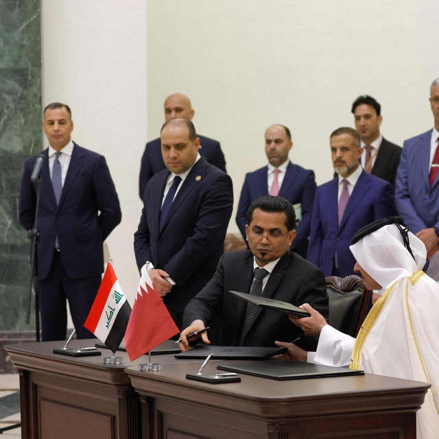 Ministar prometa Iraka Razzaq Muhaibas al-Saadawi i ministar prometa Katara Jassim bin Saif bin Ahmed al-Sulaiti 