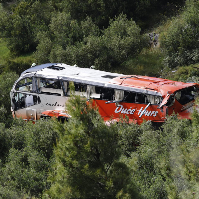 Autobus prometnika Duće Tours sletio je u provaliju