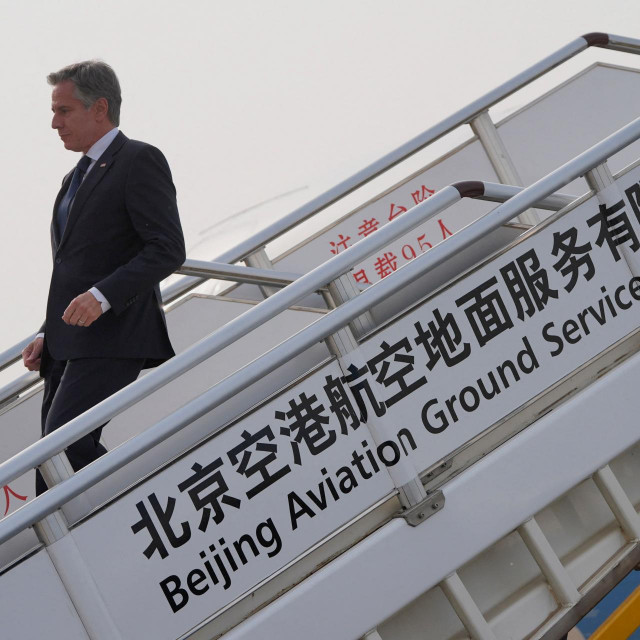 Antony Blinken na pekinškom aerodromu