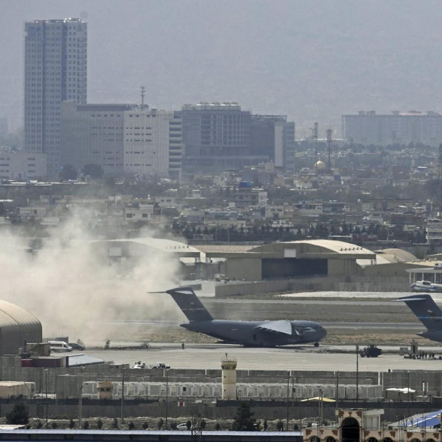 Napad u zračnoj luci u Kabulu tijekom američkog povlačenja (arhivska fotografija)