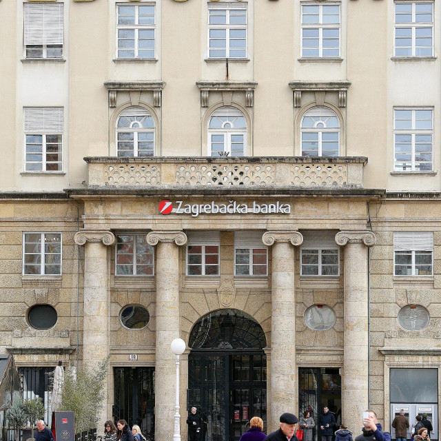 Poslovnica Zagrebačke banke na Trgu bana Jelačića
