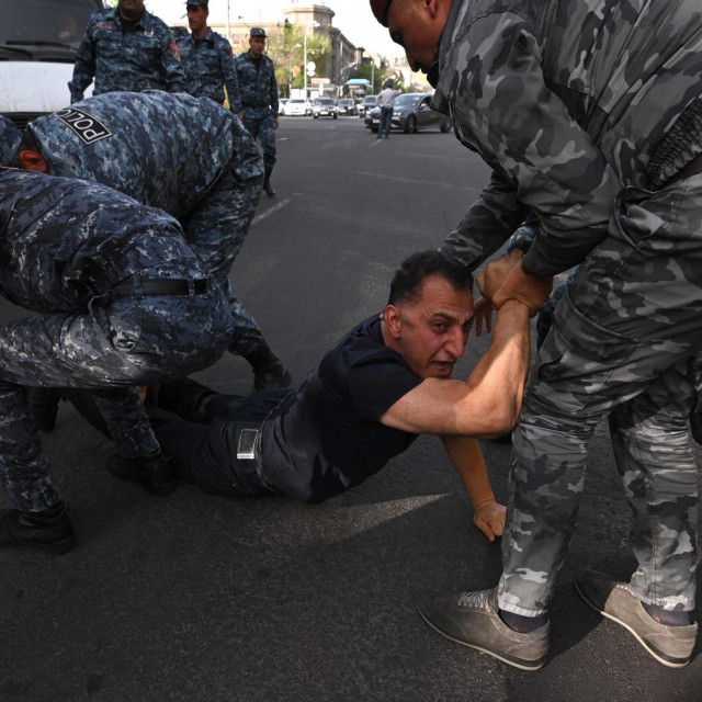 Prosvjedi u Erevanu zbog prepuštanja teritorija Azerbajdžanu