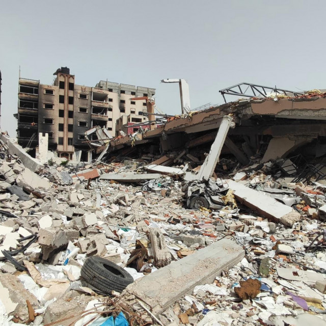 Ostatci četvrti Al-Rimal nakon napada 18. travnja