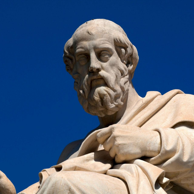 U Filodemovoj ”Povijesti Akademije” stoji da je Platon prije smrti nekoga ugostio. Gost je navodno bio iz Kaldeje, a moguće je da su se družili u njegovom stanu u Akademiji