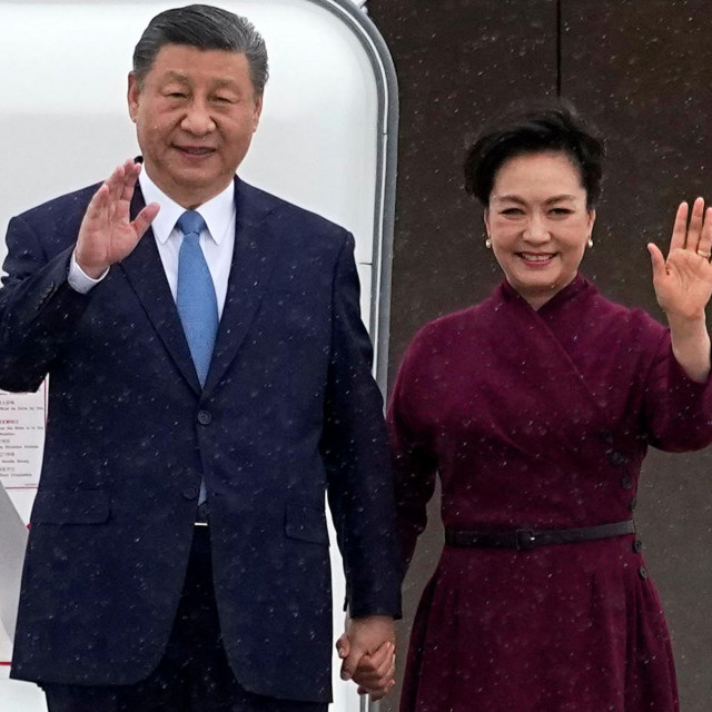 Xi Jinping i njegova supruga Peng Liyuan u Parizu