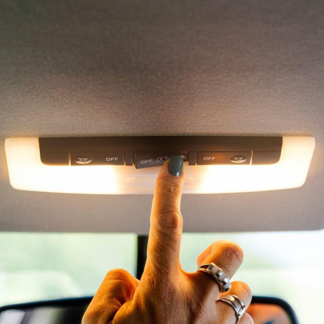 Svjetlo u kabini auta (ilustracija)