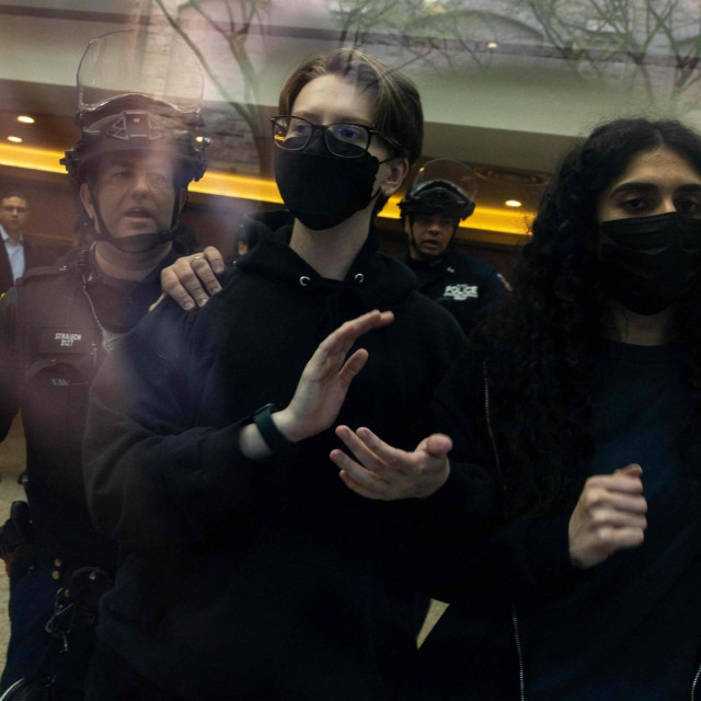 Policija hapsi prosvjednike u New Yorku