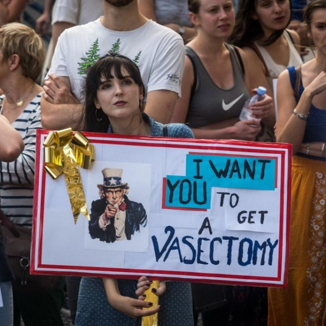 Prosvjed protiv zabrane pobačaja u SAD organiziran u Lyonu u Francuskoj 