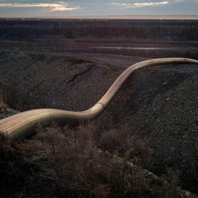 Cijevi kojima prolazi naftni pijesak u Kanadi