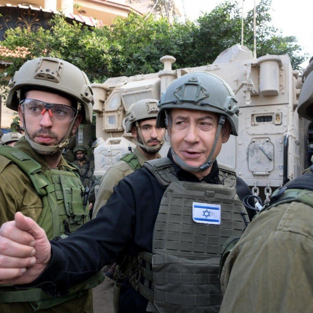 Benjamin Netanyahu s izraelskim vojnicima