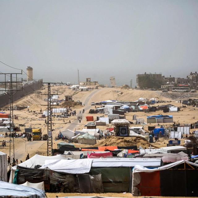 Šatorsko naselje u Rafahu, kraj granice s Egiptom
