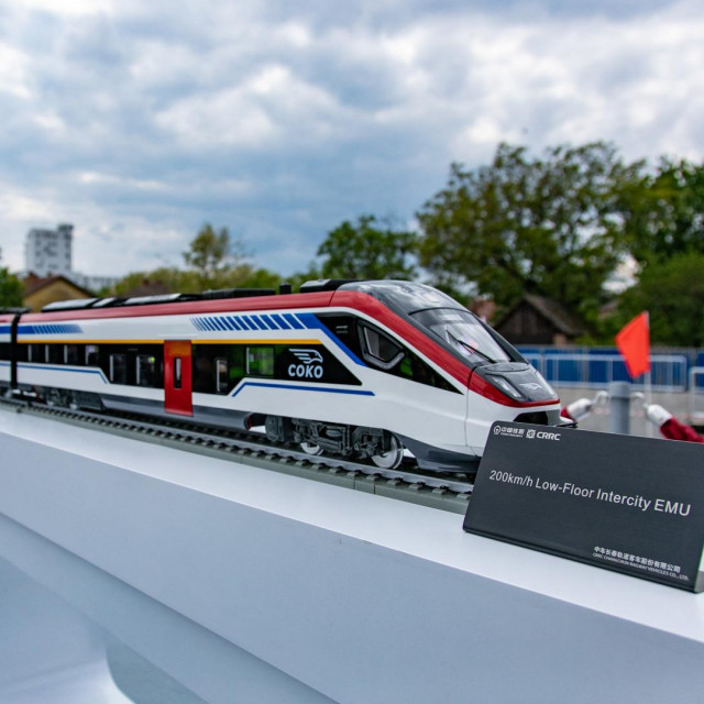 Maketa ”Sokola”, vlaka kineskog proizvođača CRRC INNOTRANS, bila je izložena kada se krajem travnja spajala pruga između Beograda i Budimpešte