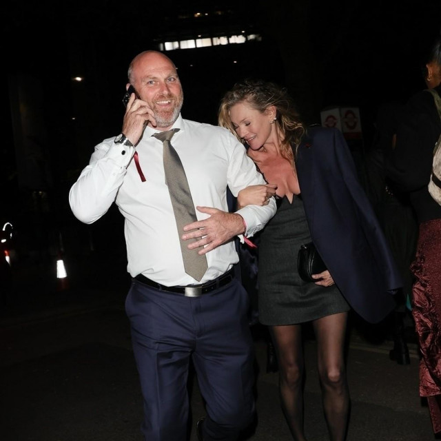 Kate Moss ruku pod ruku s misterioznim muškarcem nakon Gucci revije
