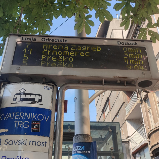 Jutros usred tramvajskog kolapsa, na displeju piše normalni vozni red i nema informacije o izmijenjenim trasama