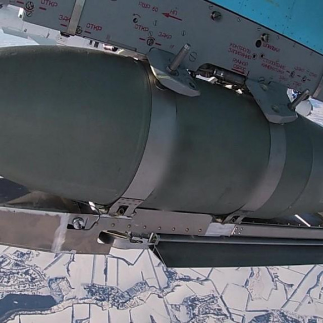 Ruski borbeni avion Su-34 naoružan kliznim bombama