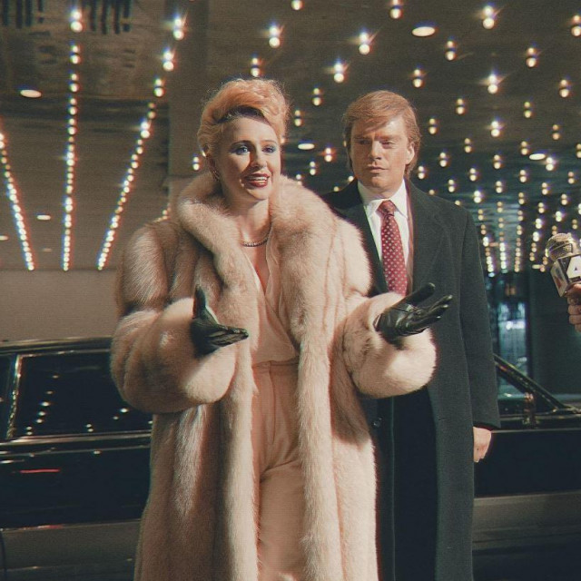Sebastian Stan i Maria Bakalova kao filmski Donald i Ivana Trump