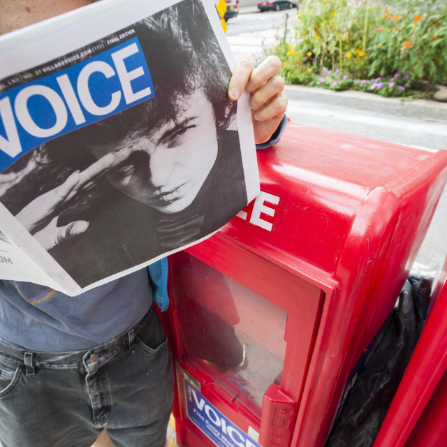 Posljednje izdanje Village Voicea:  Borili su se protiv gospodara urbanih slamova i korumpiranih sudaca. Duh propasti i besparice u Voiceu je živio od početka