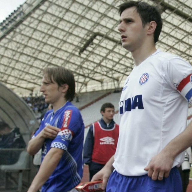 Uzvratna utakmica finala nogometnog kupa Hrvatske na stadionu Poljud izmedju Hajduka i Dinama 2008. godine, kapetani Luka Modrić i Nikola Kalinić izlaze na teren.