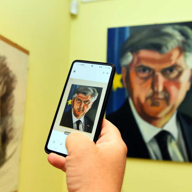 U prostoru Studentskog centra u Karlovcu otvorena je izložba akademskog slikara Alena Sirbubala, a najviše pažnje izazvao je portret premijera Andreja Plenkovića