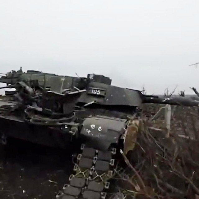 Uništeni tenk Abrams kod Avdiivke
