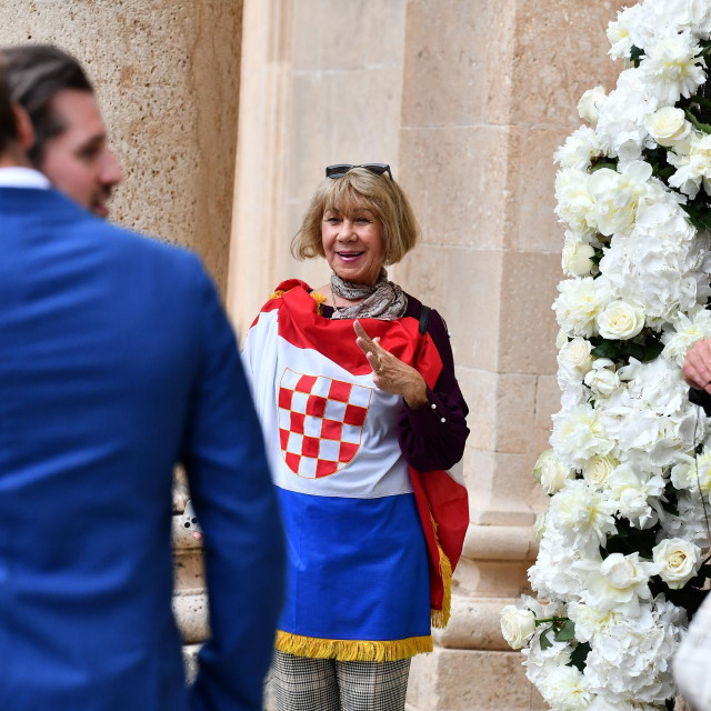 Vjenčanje Nicole Artukovich i Liama Stewarta u crkvi sv.Ignacija u Dubrovniku